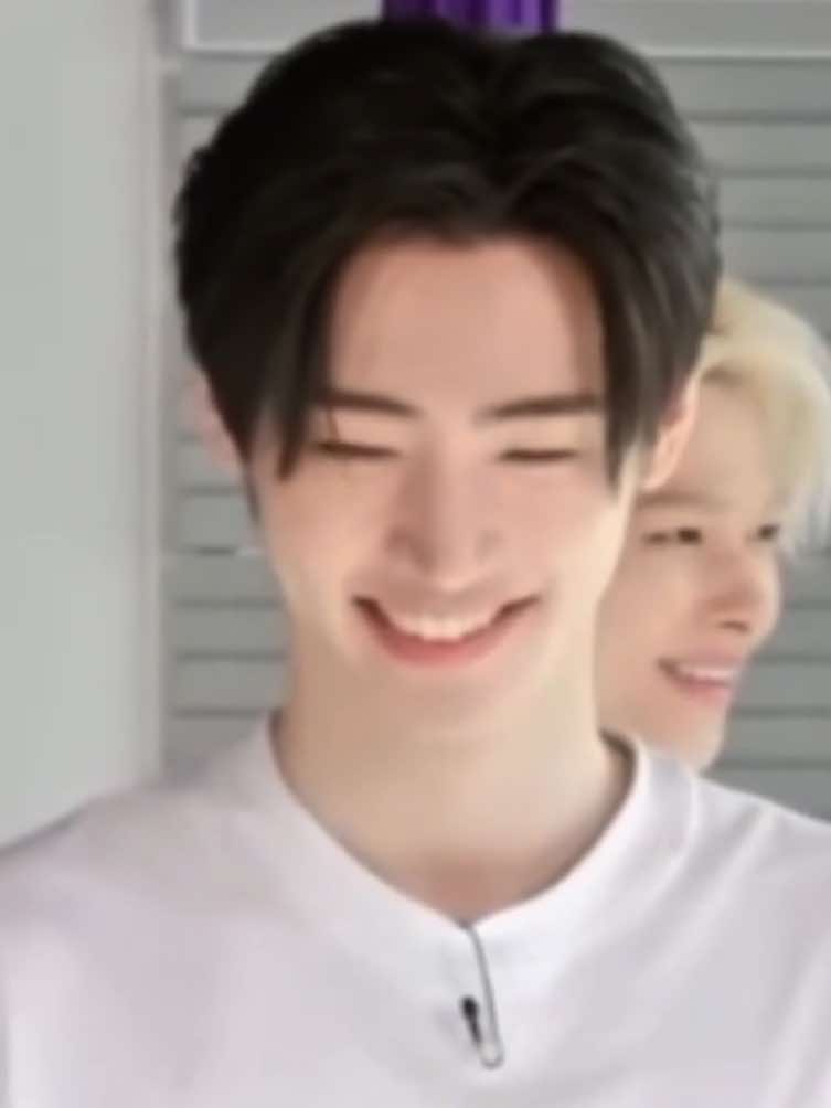 ความรักมันจะล้นออกตาแล้วนั่น 🫣#heehoon #heeseunghoon 