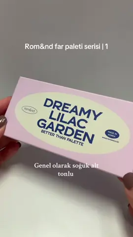 Romand Dreamy Lilac Garden . Günlük kullanırım , renkleri çok tatlı , matlar tozutuyor 🧐 sürerken yayıldı biraz 🫢Çizgilere dolma yapmadı.  *Reklam ve işbirliği yoktur. *Kendim satın aldım. Tamamen kişisel görüşümü içerir. #kbeauty #romand #armmakeup #BeautyTok #makeuptransformation 