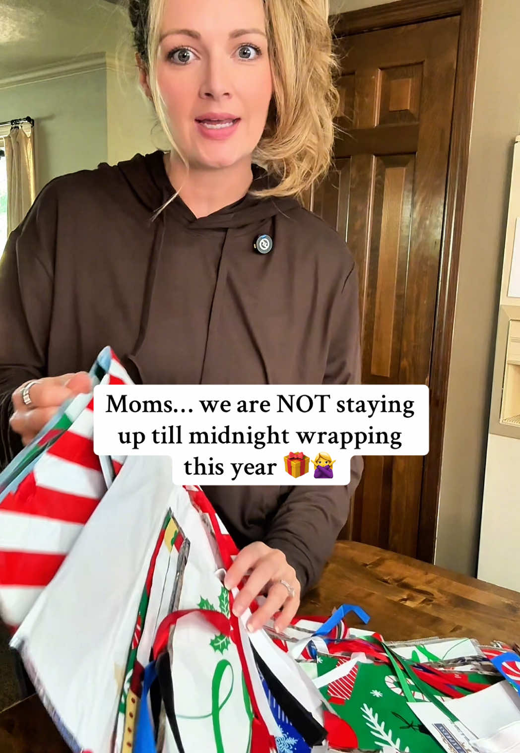 I’m never spending hours struggling with tape and scissors again 🙅‍♀️ These 50-piece gift bags are the only reason I’ll be stress-free on Christmas Eve 🎄🎁 If you’re a busy mom—this is your holiday lifesaver.  #kringleexpress #giftwrapping #momhack #christmashack #tiktokshopcreatorpicks 