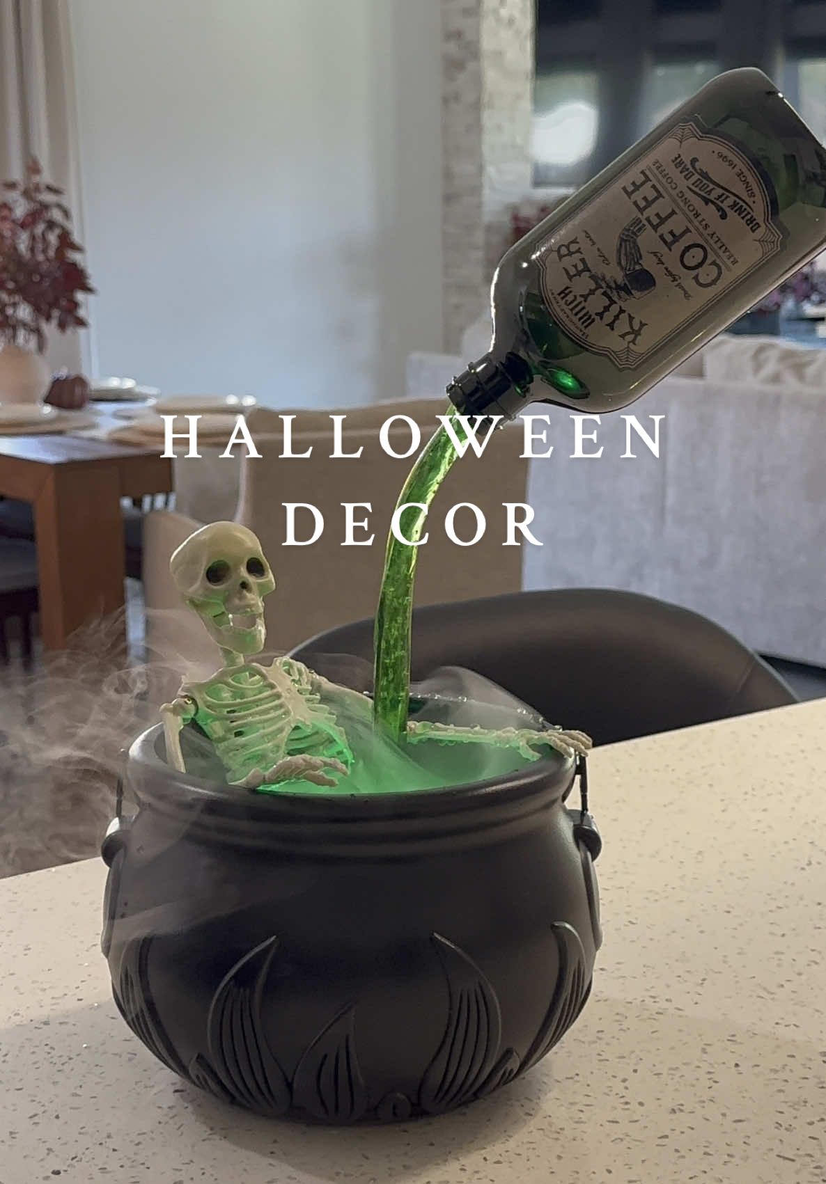 The coolest Halloween decor!!🤩💚 #halloweendecor #halloweenfinds #tiktokshopfinds #cauldron #foryoupage 