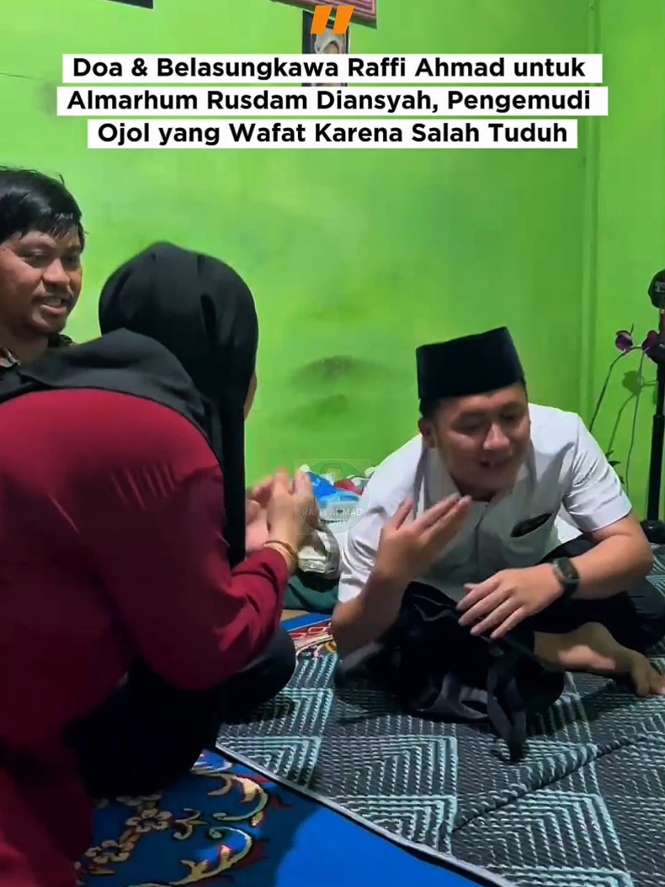 Raffi Ahmad Ucapkan Bela Sungkawa Lewat Tim RANS yang hadir melayat ke rumah duka Almarhum Rusdam Diansyah, pengemudi ojol yang wafat tragis akibat salah tuduh. Kehadiran ini menjadi wujud doa, belasungkawa, sekaligus pesan kemanusiaan: jangan sampai ada lagi nyawa melayang karena kesalahpahaman. - - - #raffikayahati #raffiahmad #raffiorangbaik #ojol #fyp 