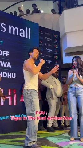 Asy Koi Kar Sakta hai Guys Tell Me Please😅📸 #baaghi4 #trending #tiktok #tigershroff #foryou 