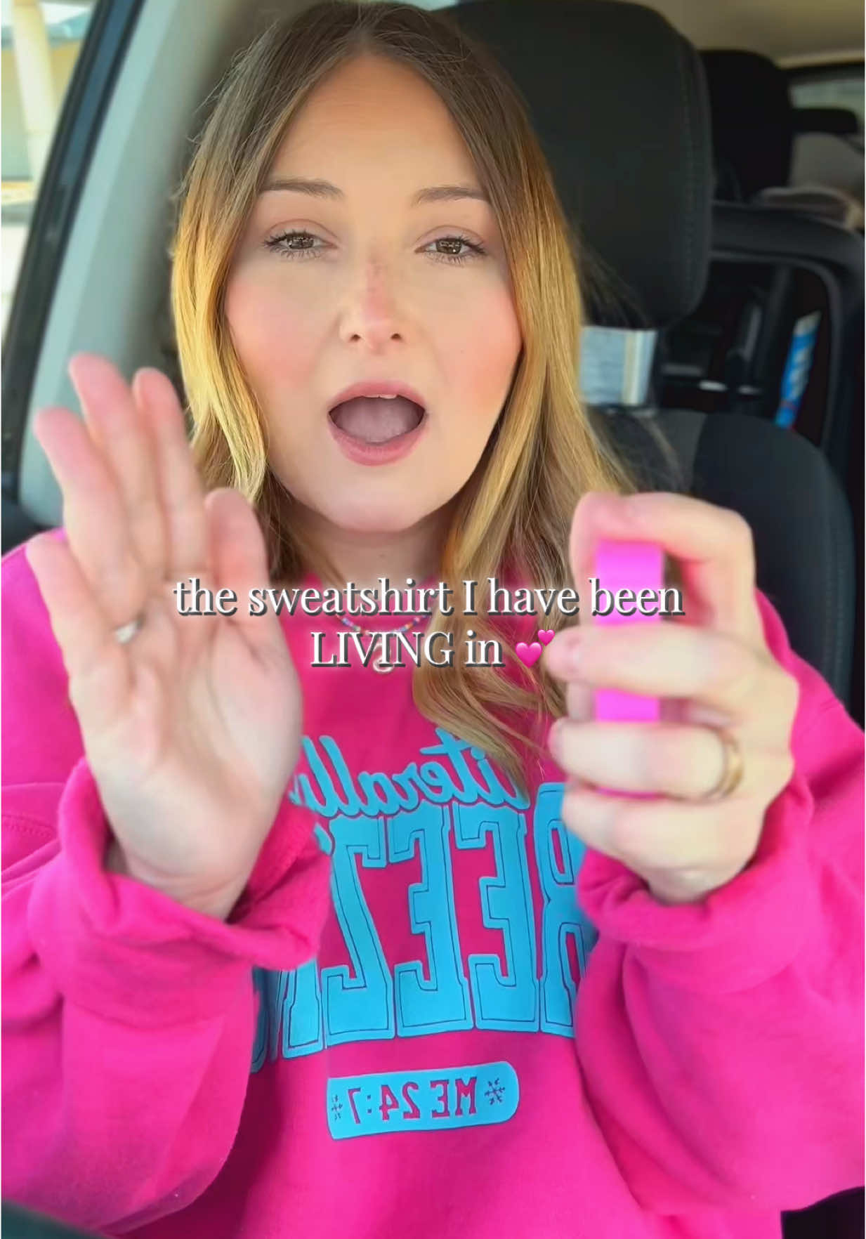 I have been absolutely living in this sweatshirt and this necklace! 💕 #sweatshirt #sweaterweather #fallfashion #fallfinds #womensfashion #alwaysfreezing #ttshop #tiktokshopfinds #CapCut 