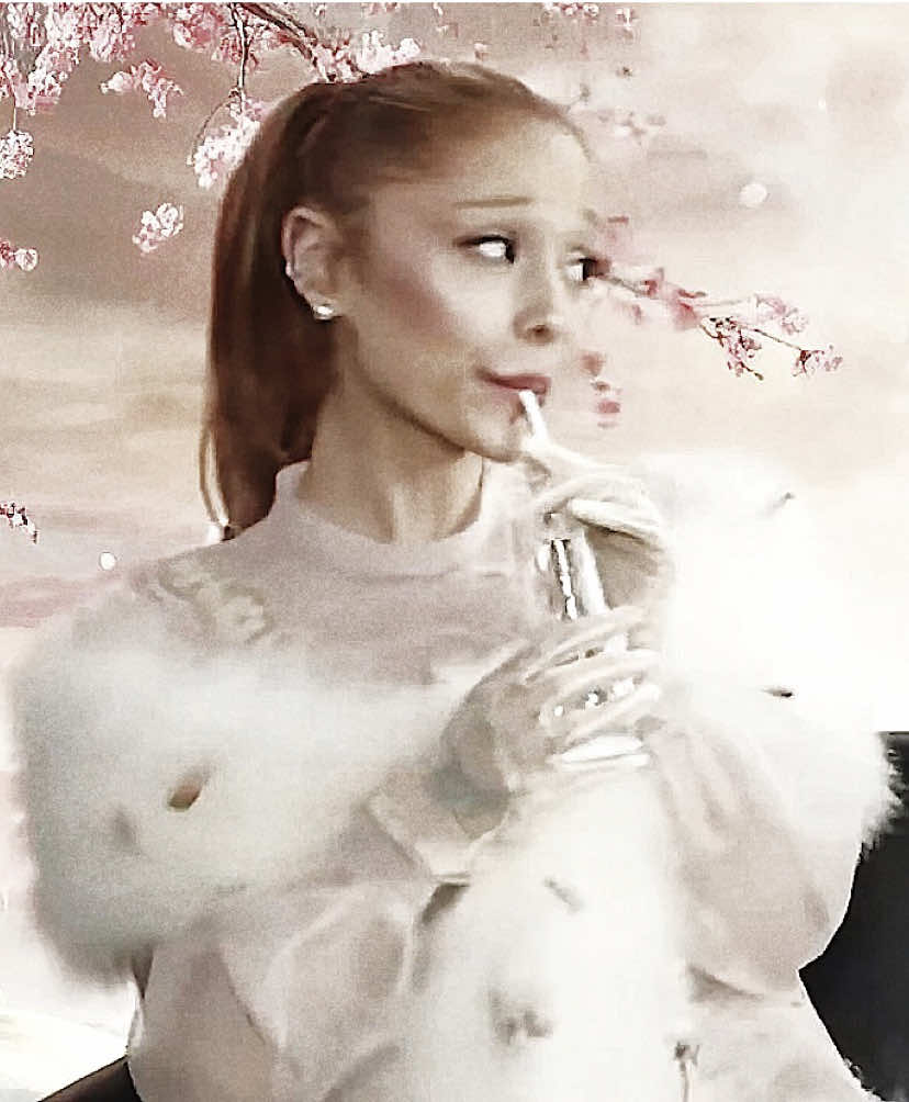 ariana in japaniana                                 #arianagrande #arianagrandeedit #wicked #wickedmovie #japan 