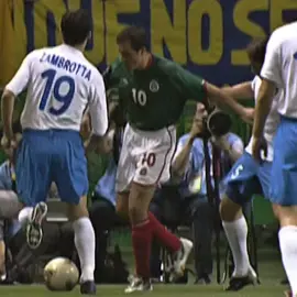 Mexico vs Italia - Mundial 2002  Partido donde Italia tuvo que luchar hasta el final para conseguir el empate.  #mexico #italia #football #viral #fyp 