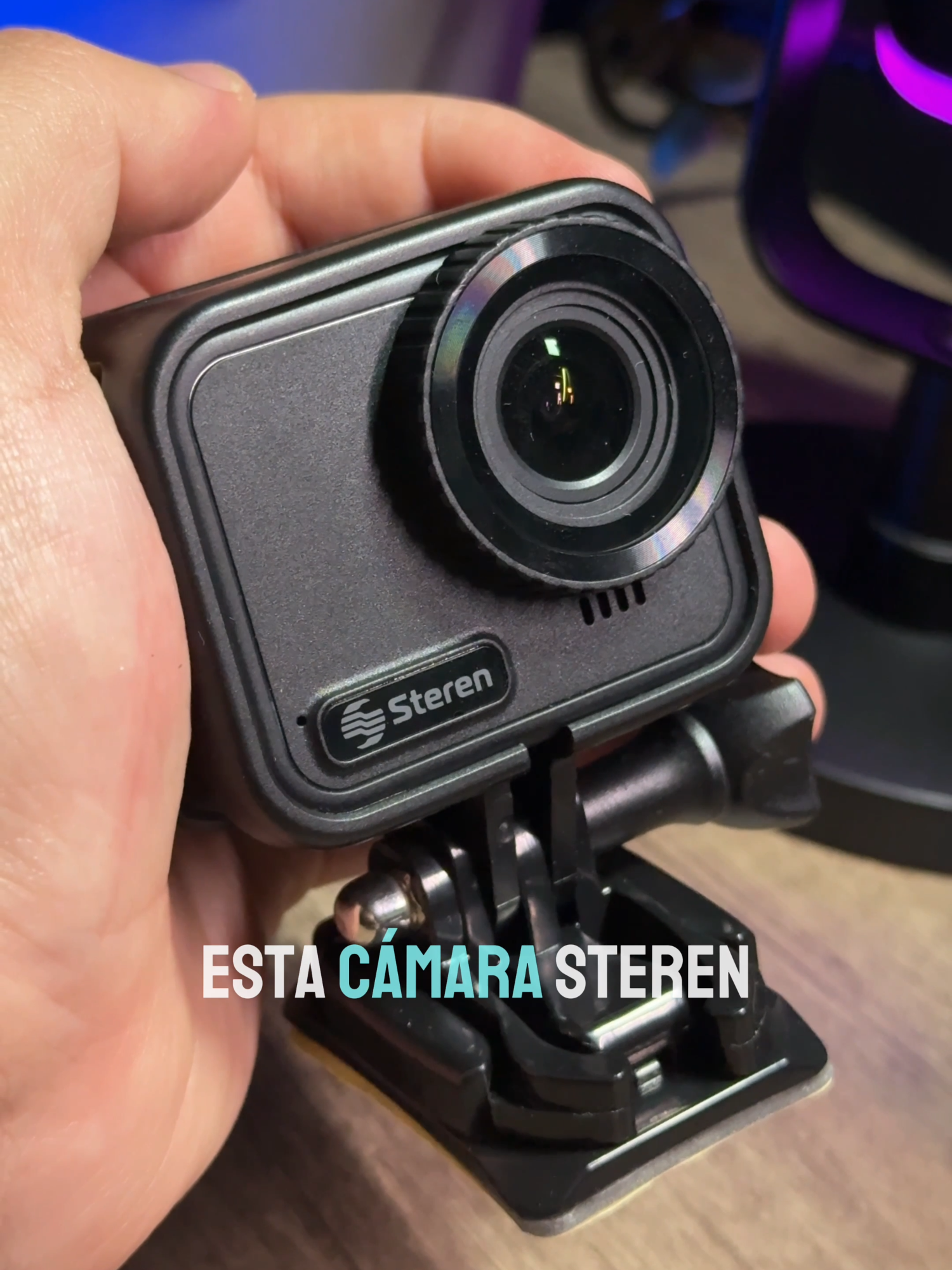 📸🌊 Graba cada aventura con calidad profesional Con esta cámara de acción UHD 4K a 60 FPS, no dejes escapar ningún momento, ya sea en tierra firme o bajo el agua. 🖥️ Pantalla IPS de 2.1” para visualizar fotos y videos al instante 🎥 Estabilizador electrónico (EIS) de 6 ejes para capturas fluidas y sin vibraciones 📶 Wi-Fi integrado para control remoto desde tu celular 🌊 Sumergible con protección IP67, lista para deportes acuáticos y extremos 🔋 Batería recargable con hasta 130 minutos de autonomía ✨ Consíguela en tu tienda Steren. #Steren #CámaraDeAcción #AventuraEn4K #DeportesExtremos #CapturaCadaMomento