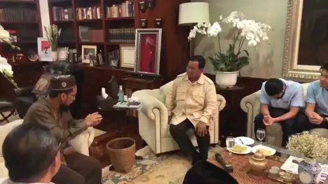 Bapak presiden kita adalah mantan Kopassus,dia mantan menhan dia habiskan uang pribadinya untuk rakyatnya apakah ia akan mengkhianati rakyatnya,,,tidak mungkin sehat selalu bapak 🙏🥺 #prabowogibran2024  #rakyatindonesia  #tvrimediapemersatubangsa  #hukummatikoruptor 