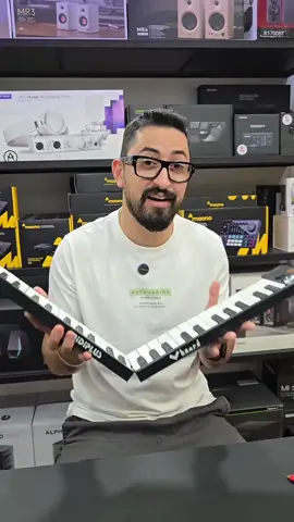 Foldable midi keyboard with bluetooth and battery😍🎹 #MIDIPLUSLEBANON #Midiplus #vboard #musicproducer #misician