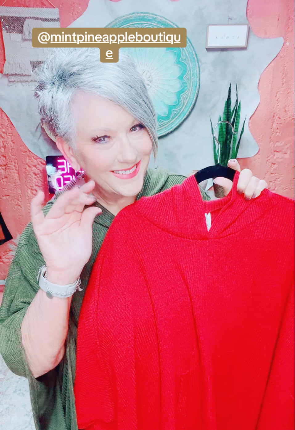 #funstylzbyjang #ladiesoftiktok #newthings #boutiqueclothing #womensfashion It’s going into the fall season now, and what a cute top from Dear Scarlett @mintpineappleboutique many colors to choose from. Don’t wait order yours now. ❤️