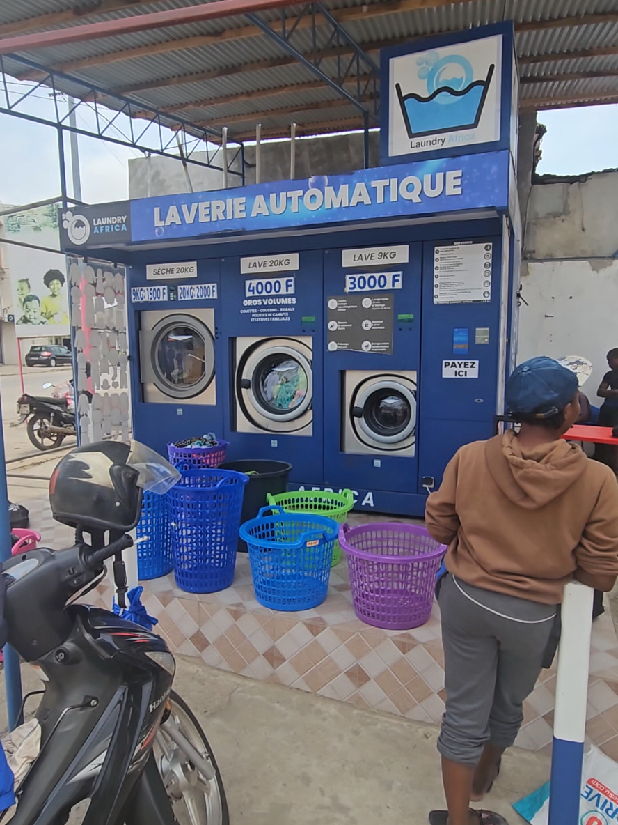 Voulez vous laver automatiquement vos linges surplace ? Optez pour nouvelle laverie avec un lavage automatique et express. Plus besoin d'attendre trop longtemps pour laver vos vêtements.  Vos vêtements sont  lavés séchés et pliés en moins de 2H de temps. info : 0191451010 Lieu: Fidjrossè carrefour Adjahagon face au restaurant KING FOOD sur la STATION MRS#cotonou229🇧🇯 #cotonou #benin #blanchisserie 