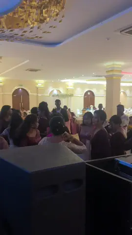 Yoooo ekah♥️🥵💃 පපරෙ සද්දයක් ඇහුනත් නැටවෙන සෙට් එක කෝ😌🤪 #weddingbells #bridesmaids #trending #onemillionaudition #viral 