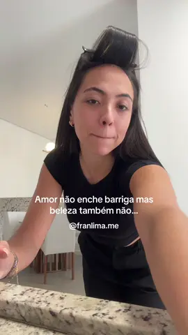 Ser bonita é importante mas não tem como comprar uma casa e pagar com beleza né amiga?