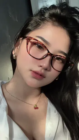 Cakep banget KACAMATAnya 😋