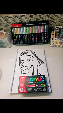 ⚠️Alerte aux Guangna noir 611. Je les ai trouvé par 12. On utilise beaucoup de noir pour nos colos mystères non? j'en ai eu marre de changer mes mines par manque d encre ou parce qu'elles sont abîmées, puis l encre ça s'épuise!!! alors j ai cherché et j ai trouvé ces 12 feutres noir Guangna , (ils existent dans d autres coloris aussi), au moins ça va m éviter de racheter plusieurs couleurs juste pour avoir du noir. T'en penses quoi? #coloriagesmysteres #guangna #guangnaacrylicmarker #feutreacrylique #coloriagemysteredisney 