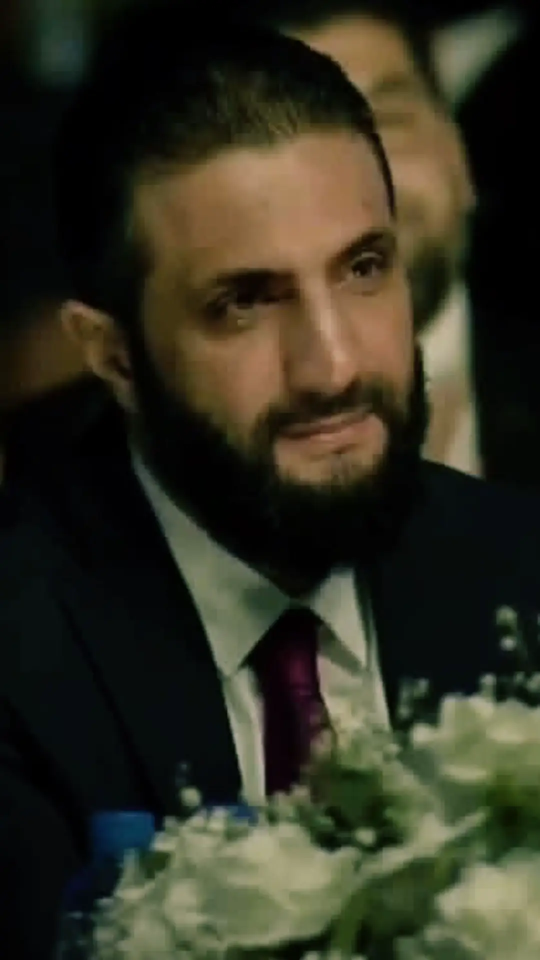 بكاء الرئيس السوري أحمد الشرع أثناء كلمة لطفل من ضحايا النظام البائد.  #دمشق