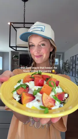 don’t ask me how many times I’ve made this 🙈 the cottage cheese layer under the burrata is the best hack because it sneaks in protein and the flavor profiles are very similar! Lemme know if you try and follow for more healthy recipes! #healthysnack #healthyrecipes #highproteinrecipes 