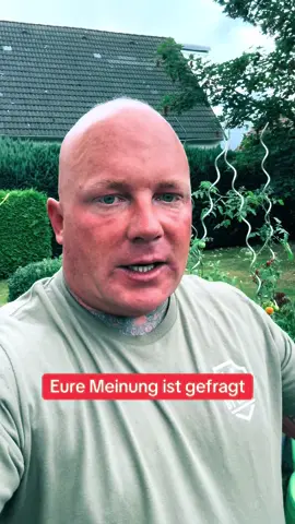 Ich kann nicht aufhören, daran zu denken. Wie schnell man im Leben abrutschen kann. Wie wenig es manchmal braucht, um sich zu verlieren. Und wie selten jemand rechtzeitig die Hand reicht. Es ist so einfach, zu urteilen. Aber was dieser Mensch braucht, ist nicht unser Urteil – sondern Mitgefühl. Würde. Hilfe. Vielleicht ist es genau das, was uns alle ein Stück menschlicher machen würde: Nicht wegsehen. Fühlen. Verstehen. Helfen.  #MitgefühlStattVerurteilung #foryou #viralvideos #news #fyp 