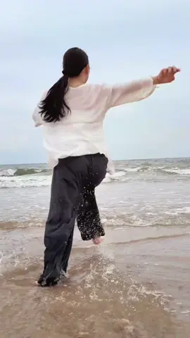 鹰爪拳黄沙为场,碧海为擂,她的爪风比海风更烈。#duguqiubai #独孤求败 #中国功夫 #中华武术 #功夫 