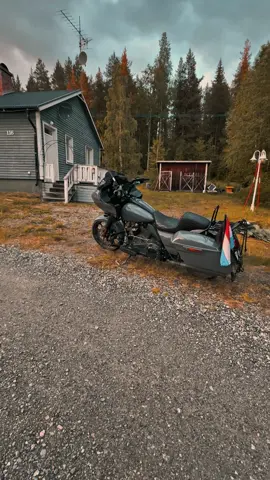 Midnight sun! Sweden 🇸🇪 @2wheels1lane 2wheels1lane.com #2wheels1lane #midnightsun #sweden #harleydavidson #fyp  