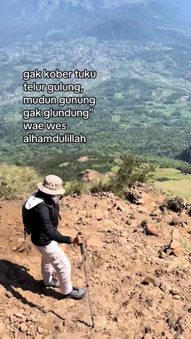 sing penting gak gulung”  #pendakiindonesia #4u #penanggungan 
