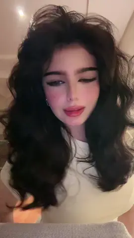 أصلا هوا مو شايفني 😃