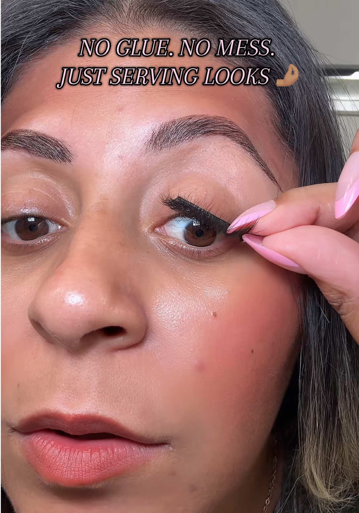 Nothing better than lashes that are body heat activated 🤌🏽 I can literally put these on anywhere & don’t need to worry about glue, mess, drying or anything @Lilly Lashes  #tiktokshopcreatorpicks #lillylashes #lashesoftiktok #striplash 