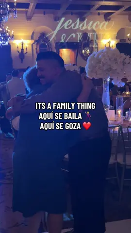 Ay que bailar y gozar 🕺🪩💃 La vida es para disfrutar @lorena merlos620 @Mike Merlos @Diego Merlos 