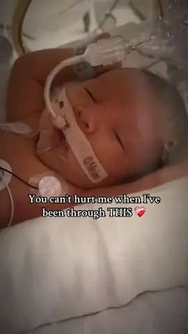 Watched him fight for his life while doing the best to hold myself together to show up for him ❤️‍🩹 #preemiestrong #nicumom #nicubaby #nicusteong #preemiemom 