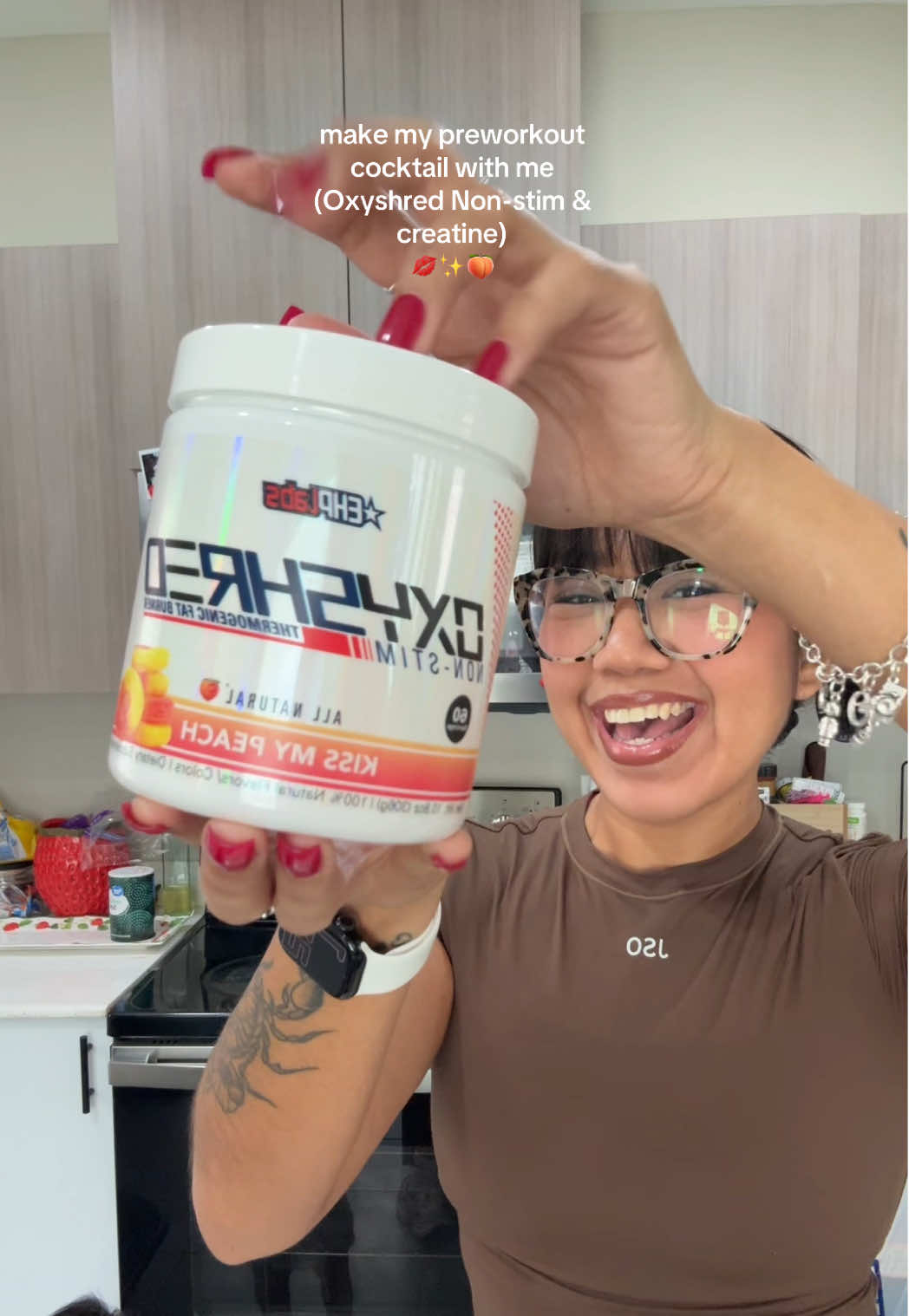 My daily preworkout mix!!! Oxyshred & creatine 🍑✨ #oxyshred #oxyshrednonstim #nonstim #preworkout #fitmoms @ehplabs ttshop workoutmotivation 
