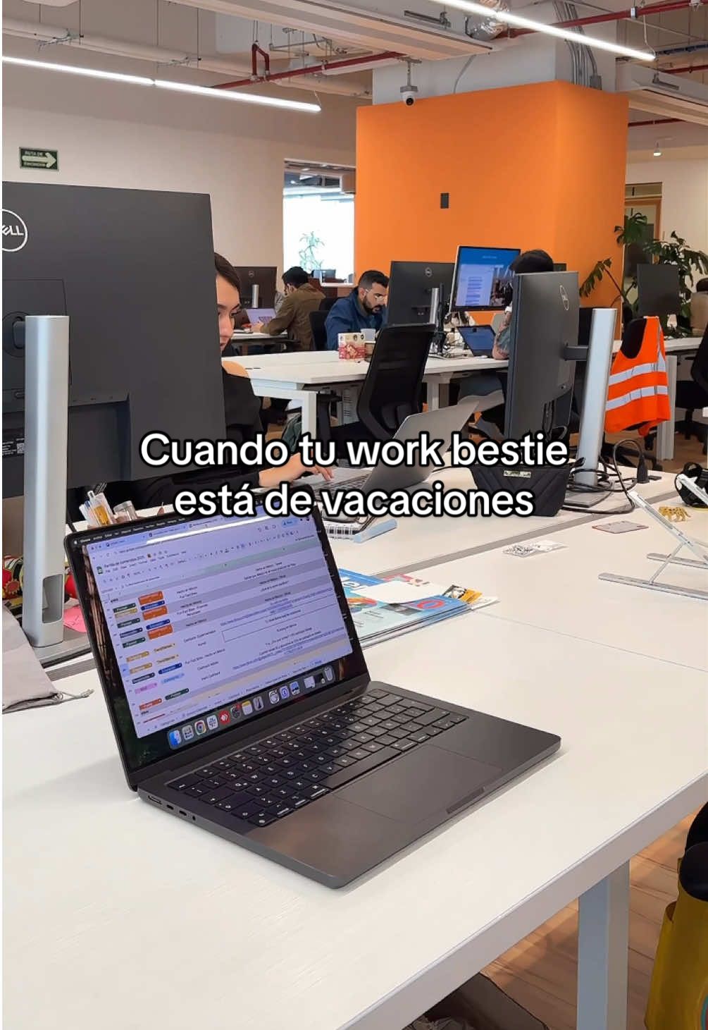 Regresa :( I need you and I miss you, no tanto como a mi tarjeta Plata pero sí 🧡 #PlataCard #humor #trabajo #laboral #workbestie #work #oficina #amigas #vidalaboral #workbestie #amigas #coworker #compañerosdetrabajo #vidagodin