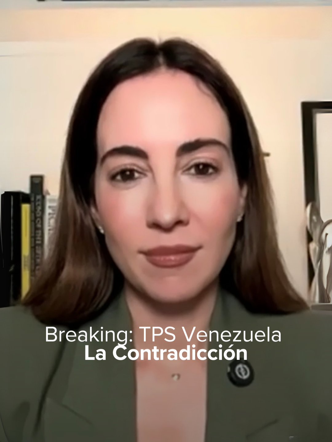 🚨 La contradicción del año: Estados Unidos elimina el TPS, enviando a cientos de miles de familias de regreso a un sitio donde llaman a su líder narco-terrorista. En esta comunidad siempre hablamos de autenticidad y parte de eso es compartir realidades que muchas familias venezolanas atraviesan. Creemos en contar nuestras historias con confianza, porque reflejar lo que vivimos también es una forma de ser auténticos y de apoyarnos unos a otros. ¿Conoces a alguien afectado por el TPS? Dime SI o NO. #TPS #Venezuela #InmigraciónUSA #ÚltimaHora #Venezolanos #NoticiasMigratorias #BreakingNews