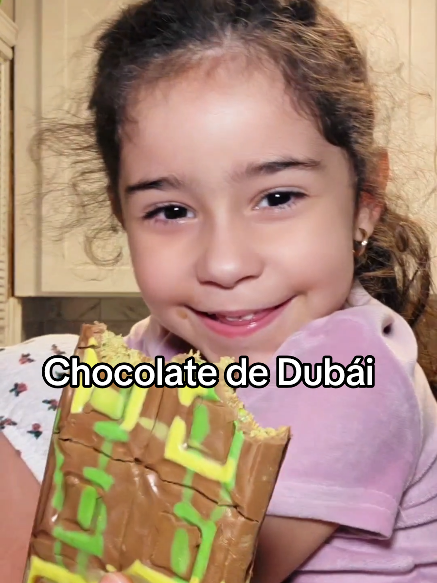🍫 Chocolate de Dubái 🍫 #ChocolateDubai #LujoEnUnBocado #DulceExótico #SaborDeDubai #ChocolateLovers