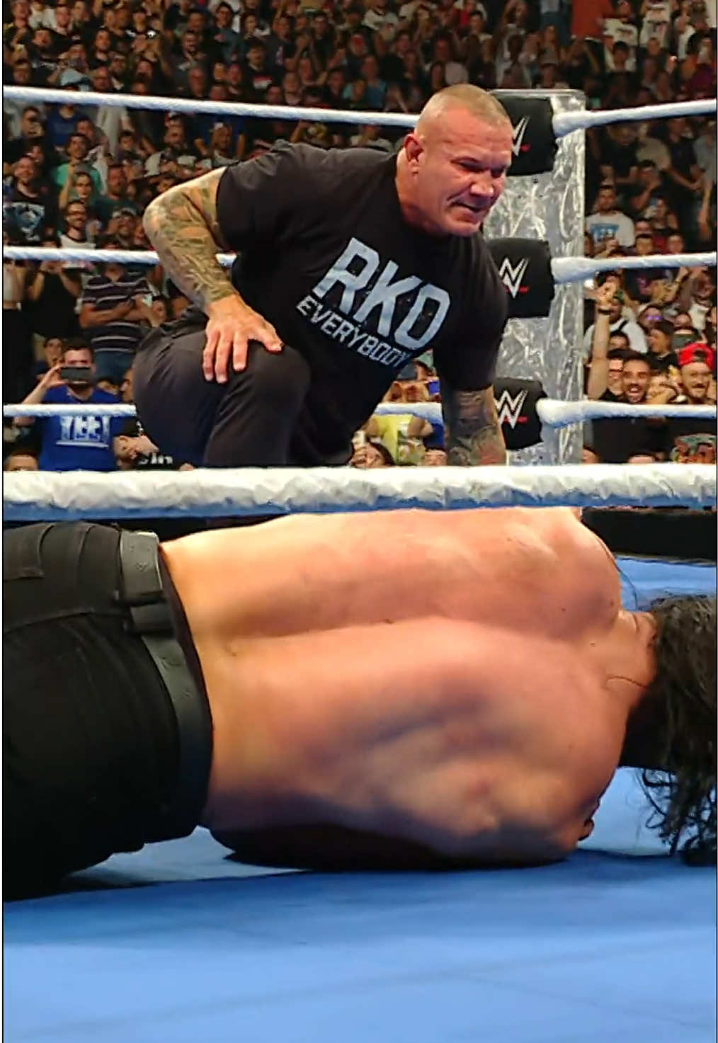 you get an RKO, you get an RKO, YOU get an RKO! 🐍 #WWE #RandyOrton #DrewMcIntyre