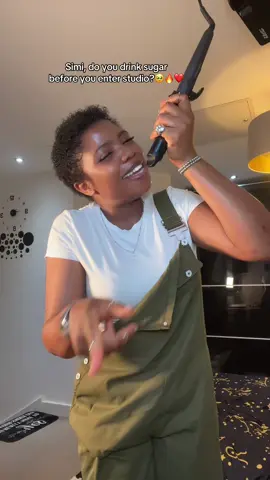 Guys, does she drink sugar before she sings?🥹🔥❤️ #simi #sing #afrobeat #song 