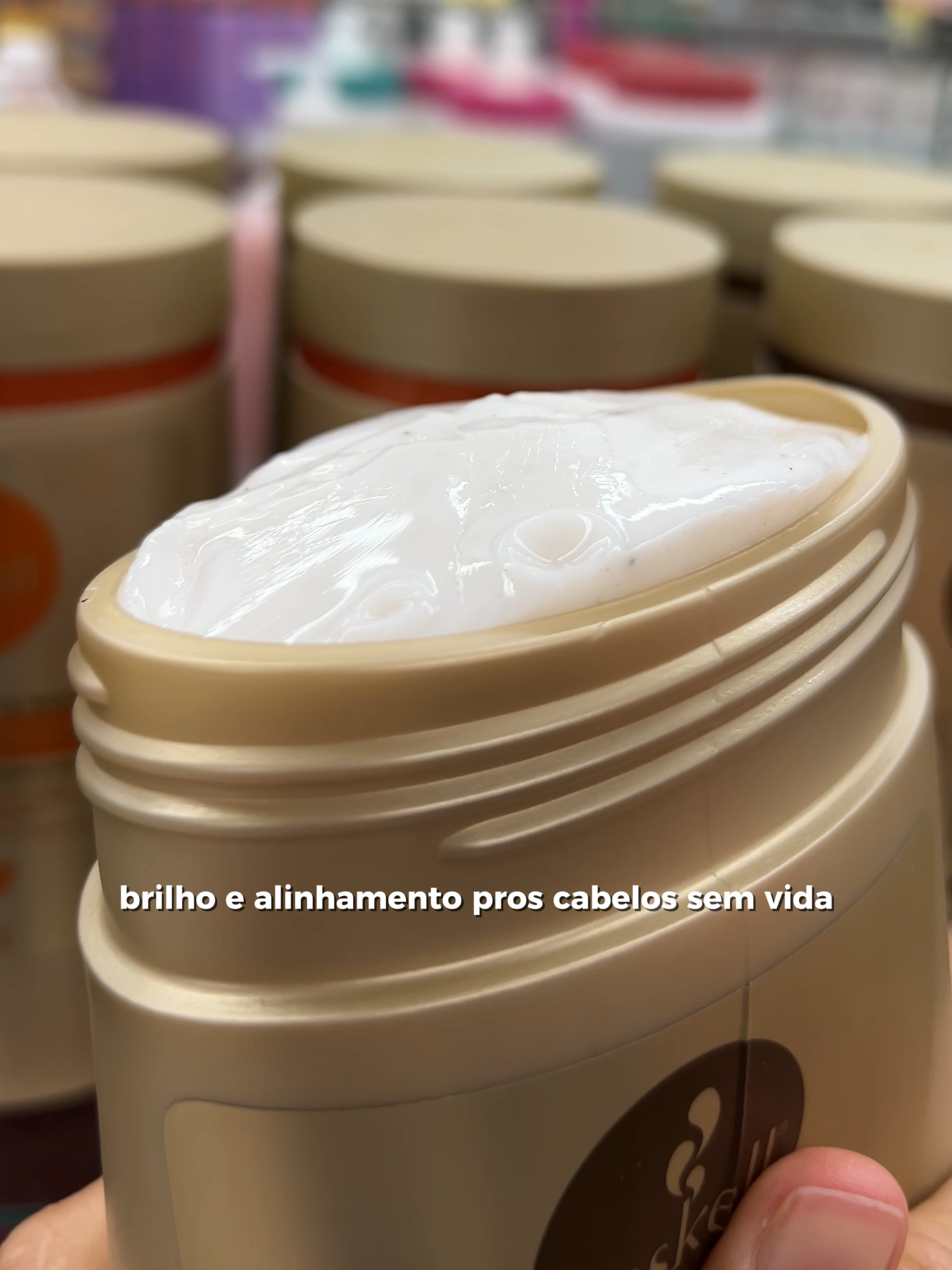 Já percebeu que cada máscara da Haskell tem uma missão diferente no cabelo? 👀  Tem a que hidrata de verdade, a que nutre profundamente, a dois em um superprática e até a salvadora oficial dos dias de bad hair! ✨ Agora é só escolher a sua favorita e correr pra Lojas REDE: no app, site, WhatsApp ou em uma das nossas lojas físicas. 🛒💖 #LojasREDE #CuidadosComOsCabelos #Dicas #ForYou #Haskell