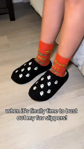 I LOVE THESE SLIPPERS!!! SO SO MUCH😍😍 #fall #spookyseason #ghost #slippers #tiktokshop  size: 8 🖤