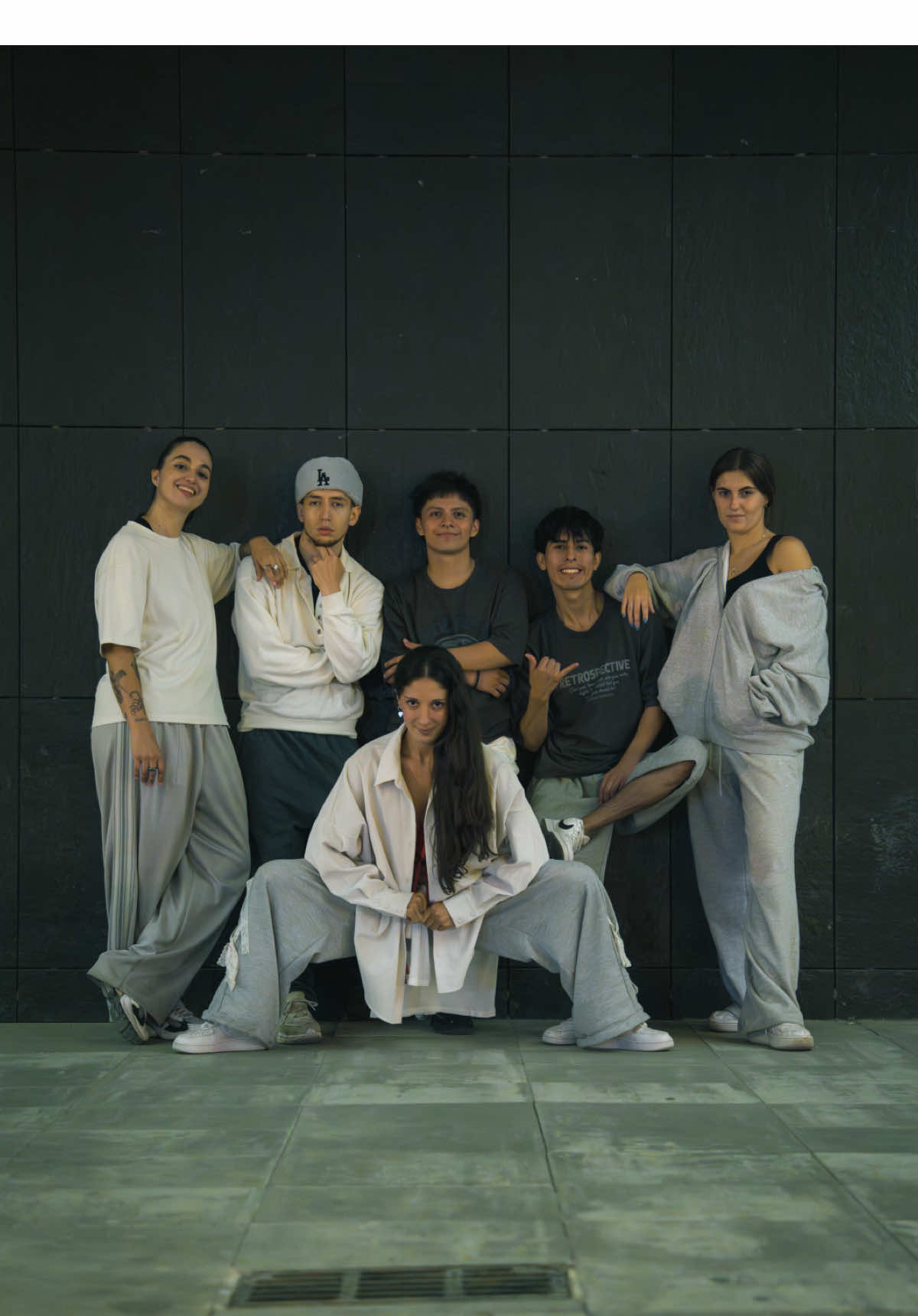 TREMOR 👻 Coreografía: @pro_akira  Bailarines:  @itsanuskaa_  @crismarinnz  @elister__jay  @yitan.streetlock  @cristian.edin.cb  #madrid #spain #coreographer #filmmaking