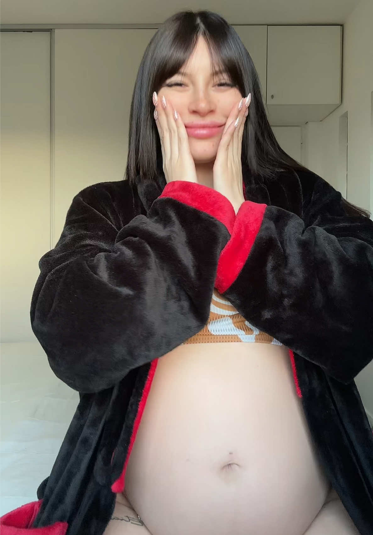 alguien sabe xq sale ? me da mucha ternura 🥹🩷 #mamaprimeriza #fyp #bebe #mamá #panza 
