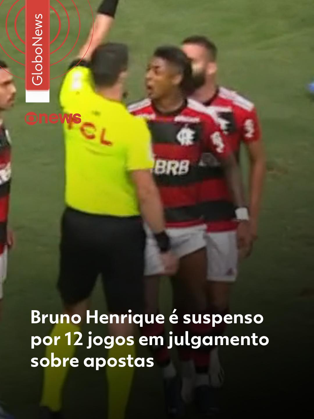 Condenado pelo STJD - Julgado nesta quinta-feira pelo Superior Tribunal de Justiça Desportiva (STJD), o atacante Bruno Henrique, do Flamengo, foi suspenso por 12 jogos. Ele foi denunciado por forçar um cartão amarelo e beneficiar apostadores em 2023, em um jogo contra o Santos, no Mané Garrincha, pelo Brasileirão. O julgamento desta quinta durou mais de oito horas. Cabe recurso. Bruno Henrique foi absolvido no artigo 243 do Código de Justiça Desportiva, que fala em manipular e prejudicar uma equipe de forma deliberada. No entanto, por 4 votos 1, os auditores decidiram que o atacante do Flamengo agiu de forma contrária à ética desportiva (artigo 243-A). Por isso, ele foi condenado a 12 jogos de suspensão, além de punido com multa de R$ 60 mil. Veja mais notícias no #g1. #brunohenrique #flamengo #julgamento #futebol