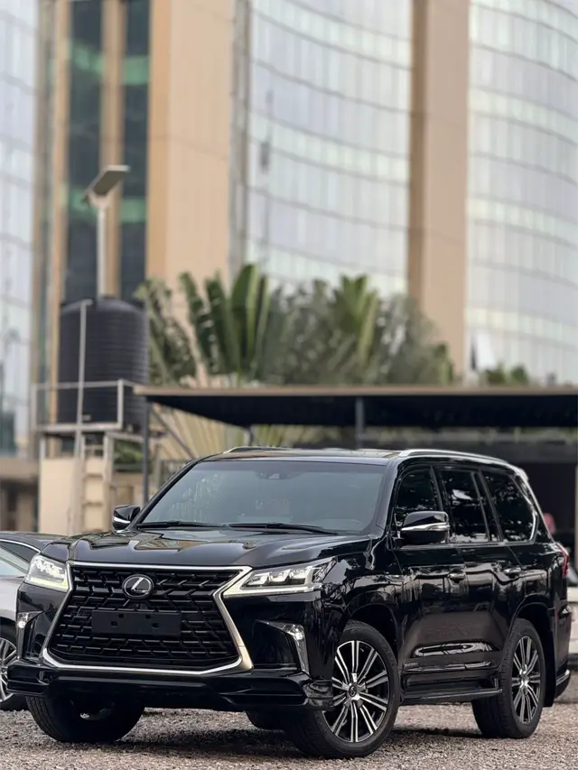 🏁 2021 Lexus LX570 Super Sport Black Edition Engine: 5.7L V8 Horsepower: 383 hp Torque: 403 lb-ft Transmission: 8-Speed Automatic Drivetrain: Full-Time 4WD 0-60 mph: 7.3 seconds Price: ₦150,000,000 📍 Available now at KAKSAUTOS in Abuja, Nigeria 🇳🇬 📞 Contact us to schedule a test drive or for more information: 09030743971 