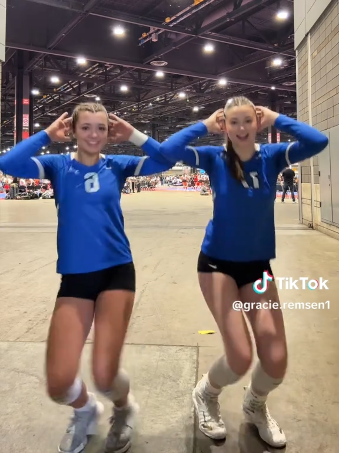 #volleyball #duos #nikepro #fyp #dance #viral #thirsttrap #fakebodyy⚠️ #bop #baddie #cheeky #18 #boptok #OOTD #fit #brunette #twerk