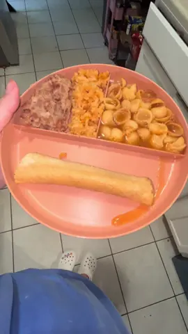 the lady at Home Depot is probably like “hell nah I’m not moving in u got a whole fkn pre k class b1tch”🤣🤣! I def consider corn tortillas my enemy for LIIIFEEEEE!!!! I hate cooking w them ! #myrka1612 #myrka #momof4 #dinner #dinnerwithme 