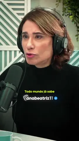 Já conheceu alguém que mente sem necessidade, sem motivo aparente? A mitomania, ou mentira compulsiva, é um comportamento que muitas vezes está ligado à insegurança e à necessidade de aceitação. O mitômano cria histórias, aumenta detalhes da própria vida e, no fundo, teme que sua verdade não seja suficiente para ser amado e aceito. Se você conhece alguém assim, saiba que a compulsão pela mentira pode ser um sinal de sofrimento emocional. Dialogar e buscar ajuda profissional são caminhos essenciais para quebrar esse ciclo. 💬 Já conheceu alguém que mente tanto que acaba acreditando na própria história? Como foi pra você lidar com isso? Quero saber! 💙