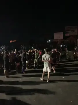 kata nya kronologi nya gini Tentara Negara Indonesia (TNI) marah ke para demonstran ,karna salah satu dari mereka membakar bendera republik indonesia yg mna lembang negara dan identitas negara ,miris nya lagi ,para pendemo seperti membela si pembakar bendera tersebut ,untuk lokasi seperti nya di jawa tengah  credit vt : @alfattih179  #dpr #demo #tikusberdasi 