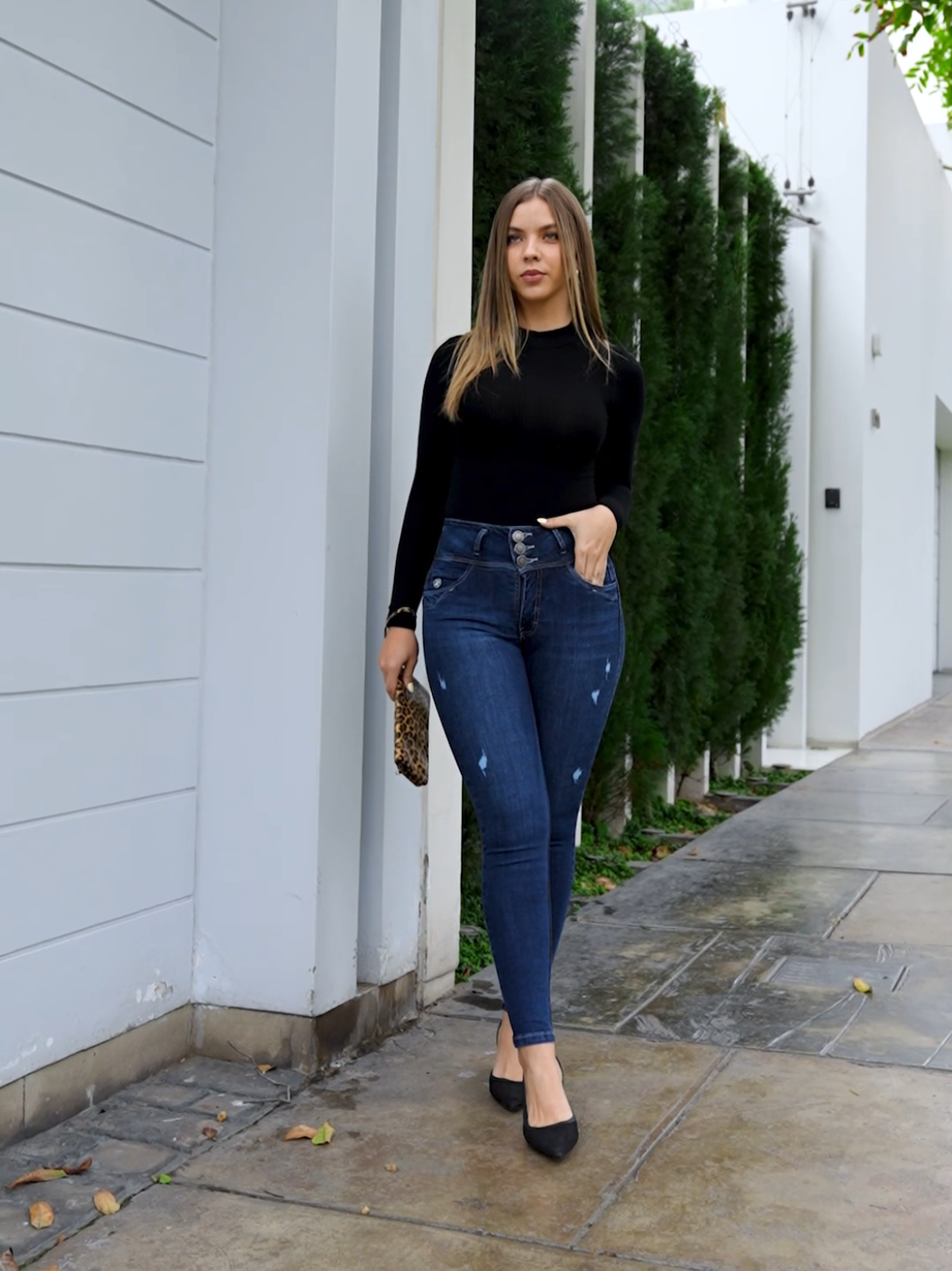 Un jean básico y bello para todas ustedes 😍 #FitPerfecto #StreetStyle #estiloqueinspira #jeans 