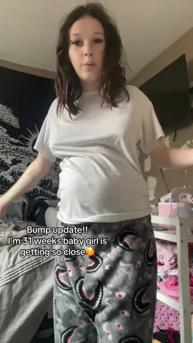 Haven’t done a bump update in a while. BUT SHES GETTING SO BIG AND SO CLOSE TO COMING INTO THIS WORLD. I’m so exited to see her. #fyp #teenprenancy #09 #melody @mg🔒🫀 