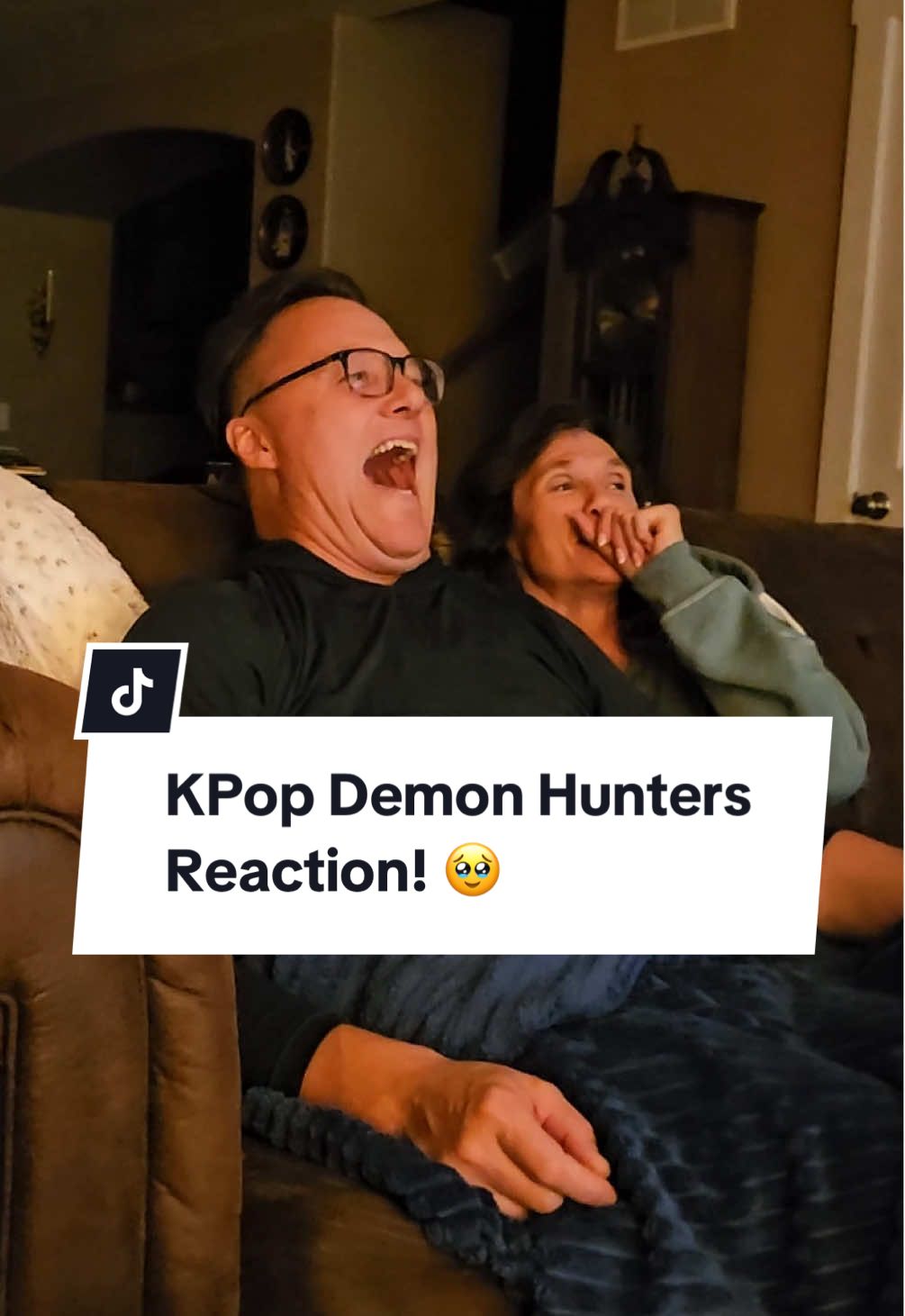 is it safe to say he’s a new fan?? #kpopdemonhunters #rumi #jinu #rujinu #kpdh 