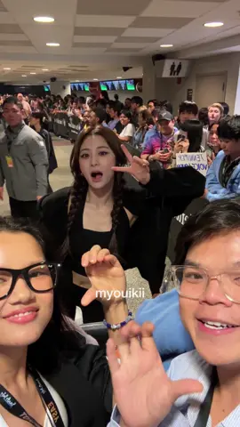yunjin's too funny srry bout the cringey pick up line lmaoo #kpop #kpopfyp #yunjin #허윤진  #lesserafim 
