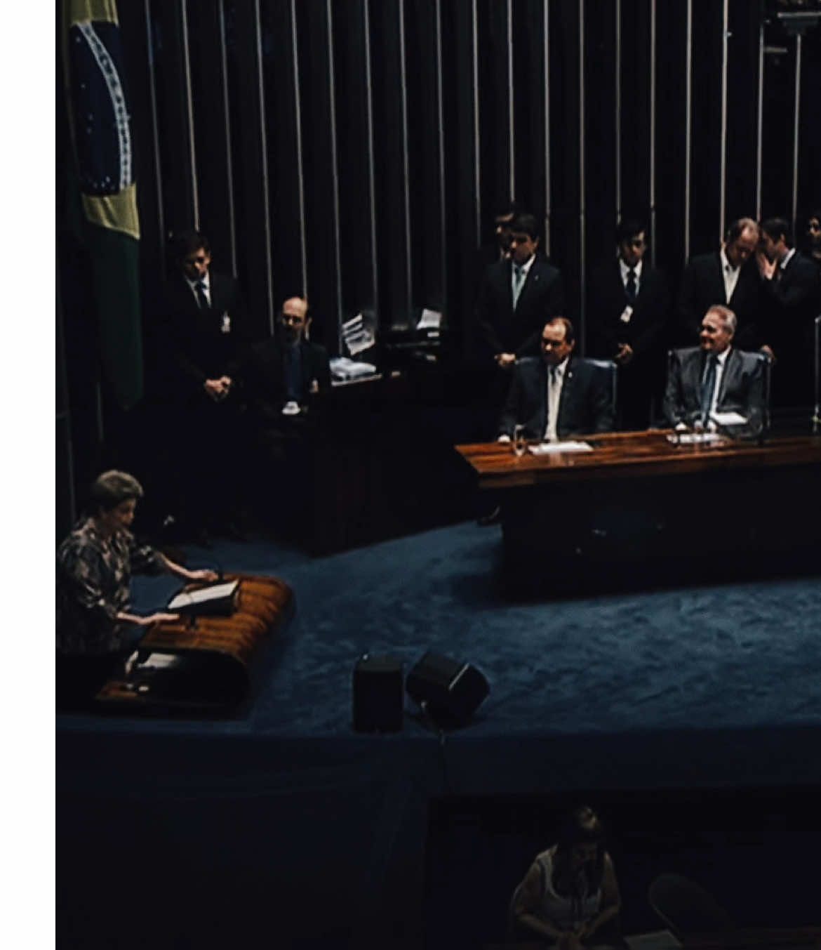 Bolsonaro X Dilma Rousseff no Senado. Esse vídeo escancara a diferença de caráter de um ex-presidente que tentou dar um golpe de estado, e uma presidenta que levou um golpe de estado, mas de cabeça erguida. 🇧🇷 #bolsonaro #dilma #lula #lula2026 #esquerda 