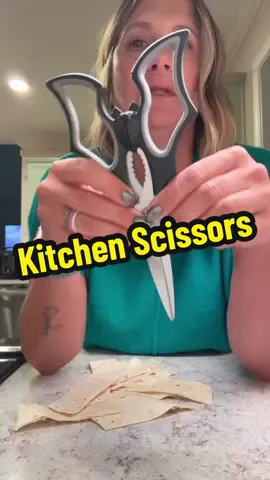 🦇✨ Meet the spooky scissors your kitchen didn’t know it needed! The Elizabat kitchen scissors by OTOTO are sharp, sturdy, and perfect for everything from herbs to packaging — all while bringing the Halloween vibes year-round. A must-have for foodies + the perfect quirky gift! 🎃🔪 #kitchenscissors #tiktokshopcreatorpicks #kitchengadgets #batscissors #giftsforher